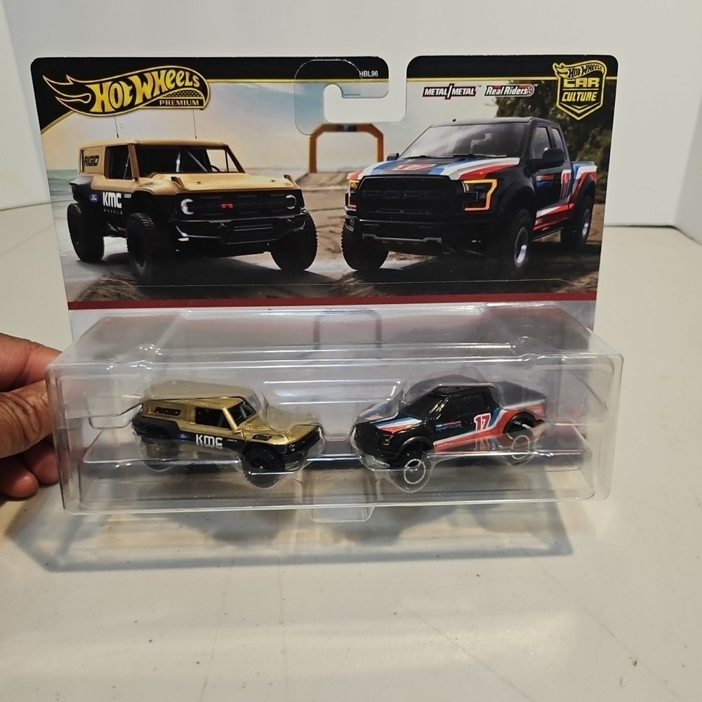 Hot Wheels Premium 2-Pack (2024) Ford Bronco R & '17 Ford F-150 Raptor